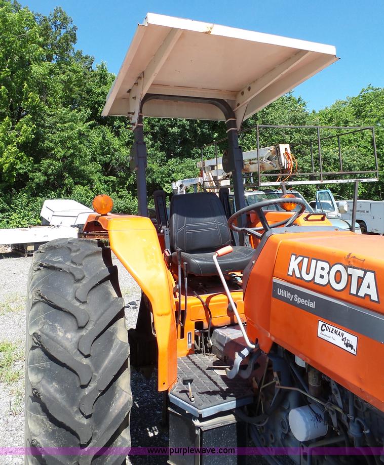 image for item J4076 Kubota M6800 tractor