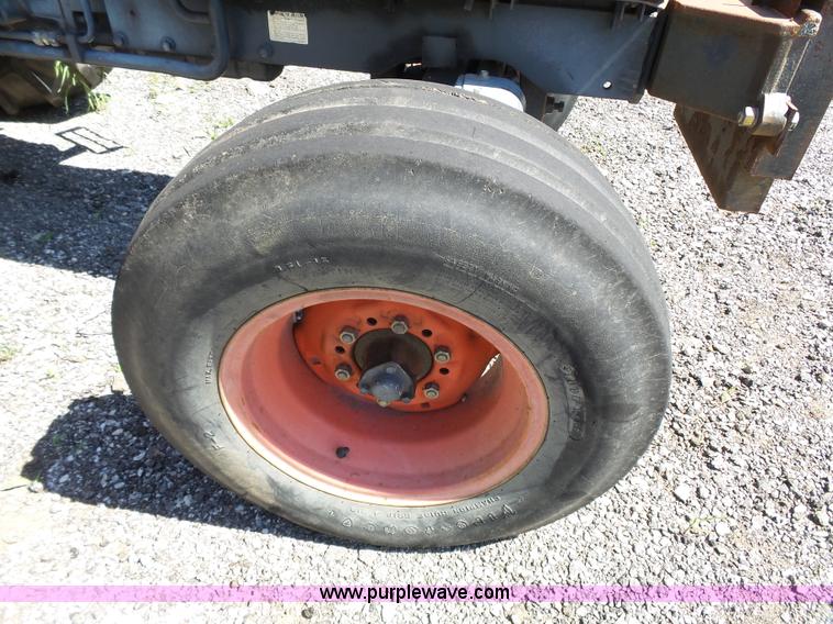 image for item J4076 Kubota M6800 tractor