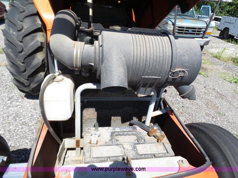 image for item J4076 Kubota M6800 tractor