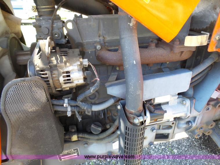 image for item J4076 Kubota M6800 tractor