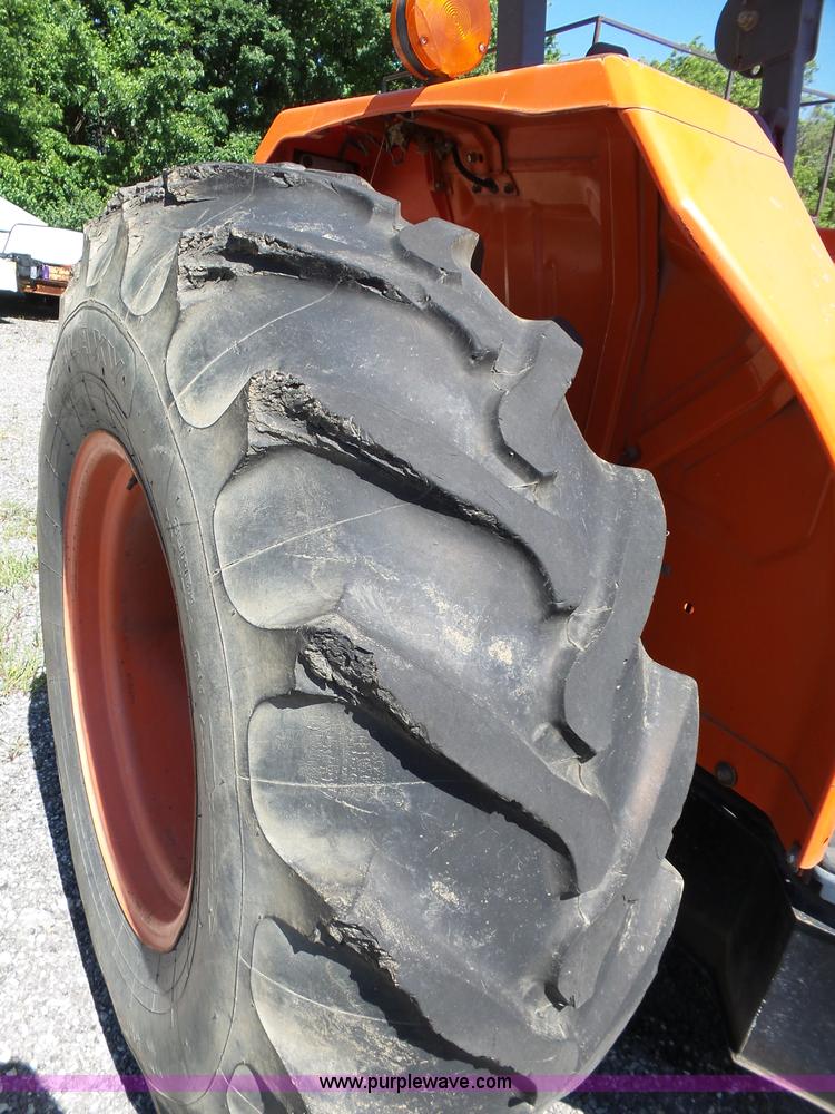 image for item J4076 Kubota M6800 tractor