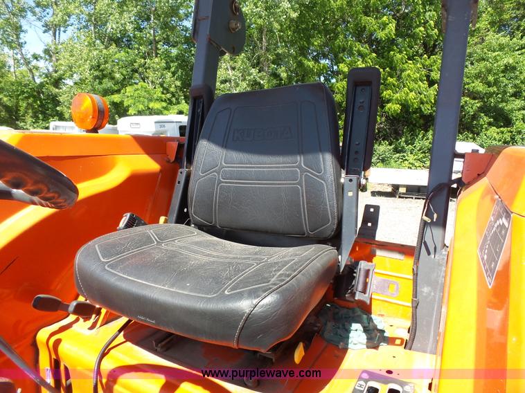 image for item J4076 Kubota M6800 tractor