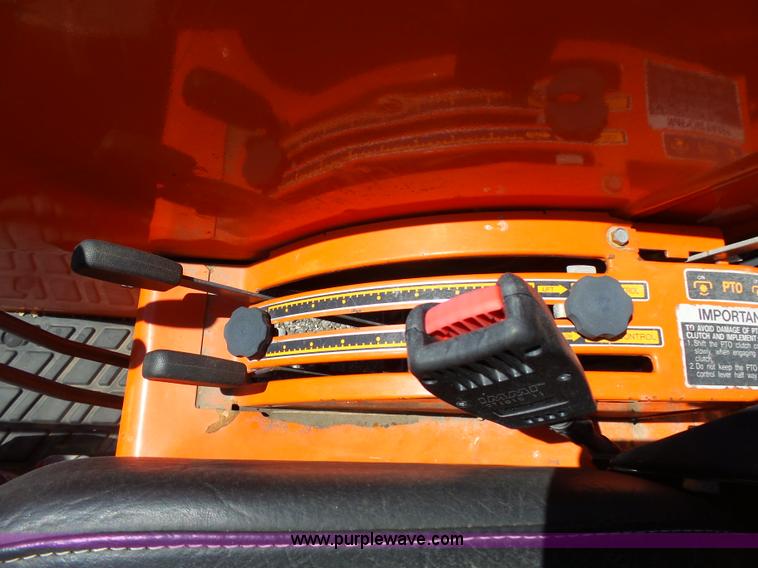 image for item J4076 Kubota M6800 tractor