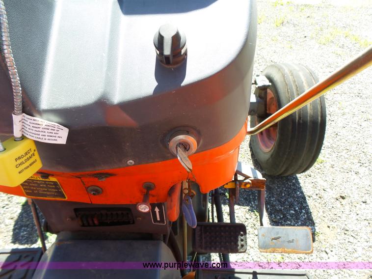 image for item J4076 Kubota M6800 tractor