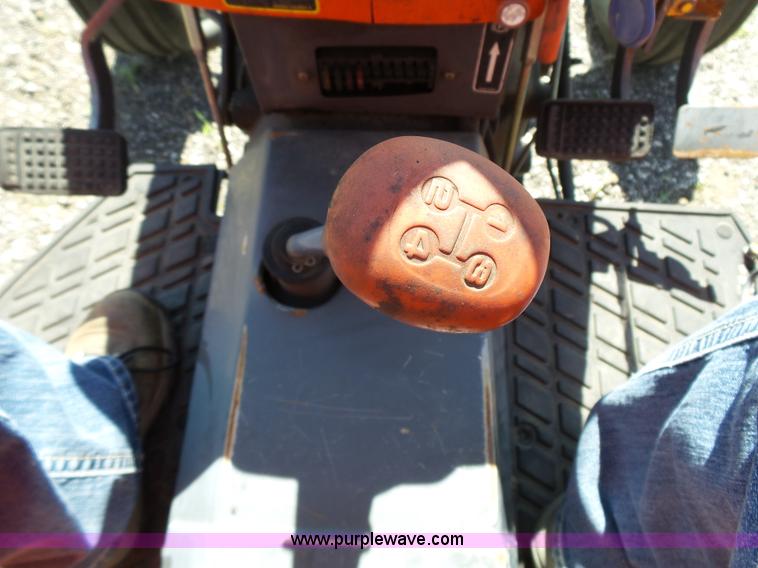 image for item J4076 Kubota M6800 tractor