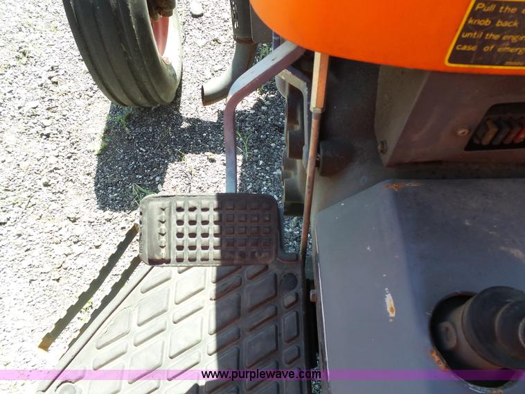 image for item J4076 Kubota M6800 tractor