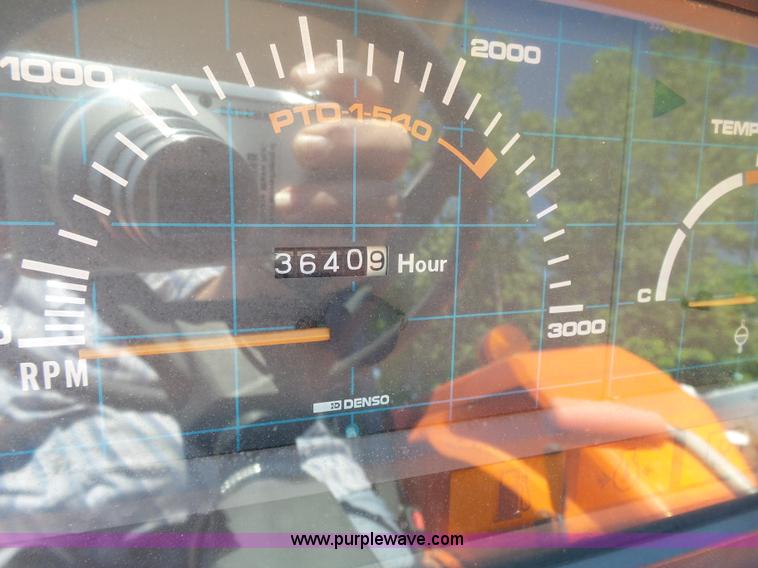 image for item J4076 Kubota M6800 tractor