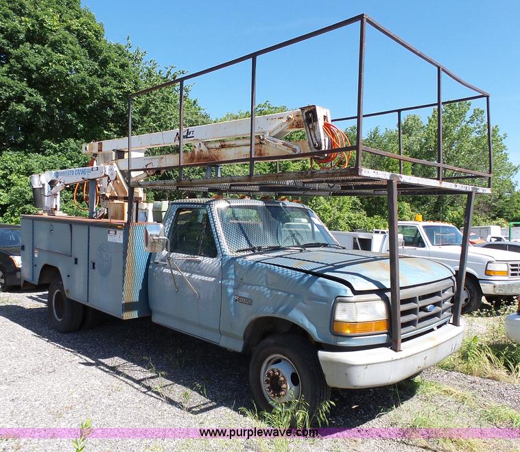 image for item J4077 1992 Ford F450 service truck with crane