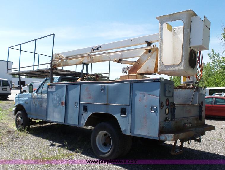 image for item J4077 1992 Ford F450 service truck with crane