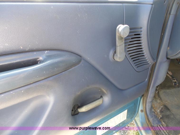 image for item J4077 1992 Ford F450 service truck with crane