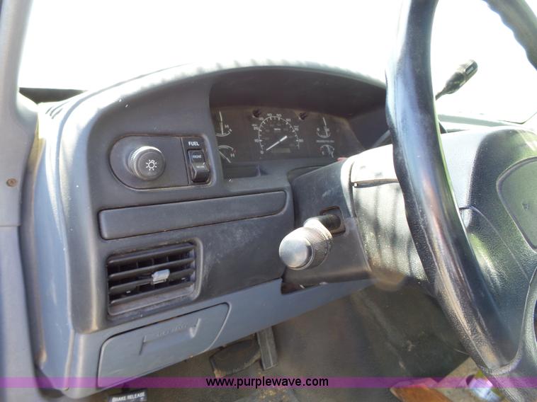 image for item J4077 1992 Ford F450 service truck with crane