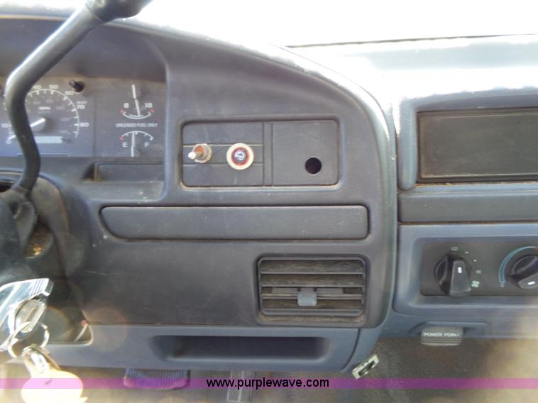 image for item J4077 1992 Ford F450 service truck with crane