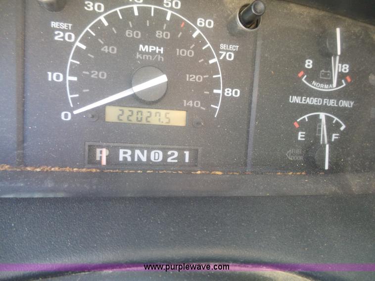 image for item J4077 1992 Ford F450 service truck with crane