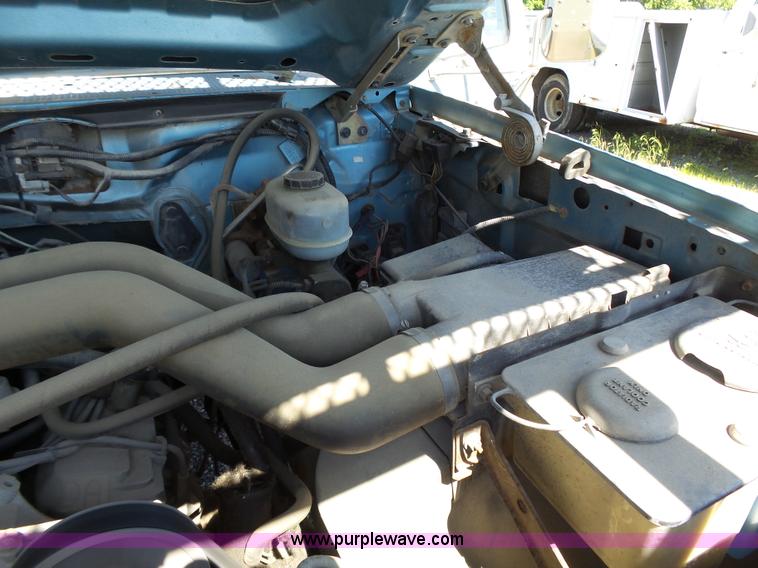 image for item J4077 1992 Ford F450 service truck with crane