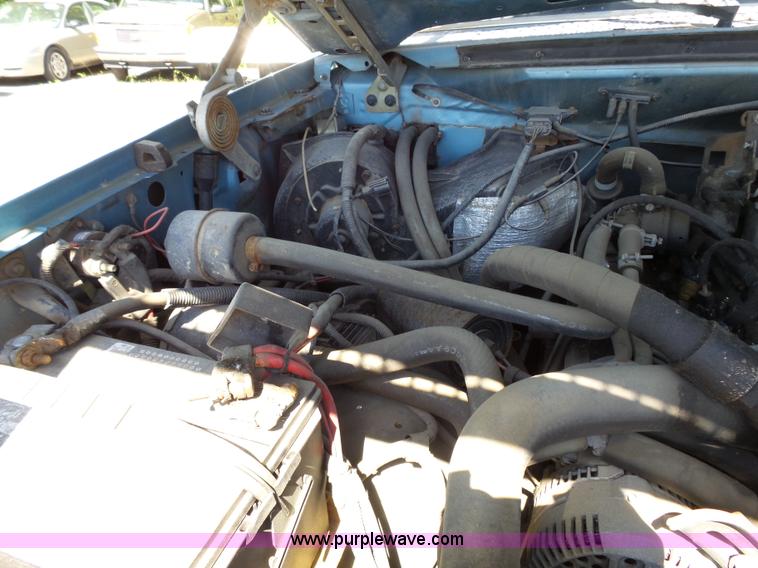 image for item J4077 1992 Ford F450 service truck with crane