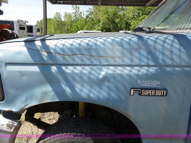 image for item J4077 1992 Ford F450 service truck with crane