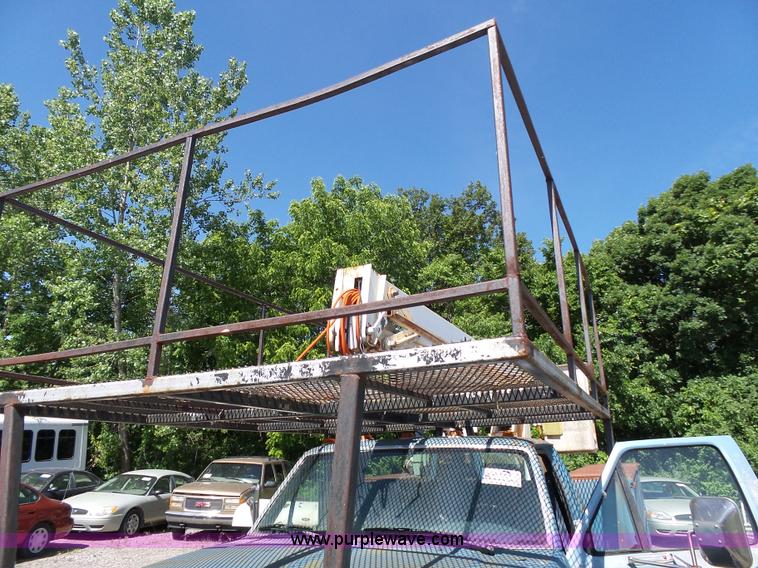 image for item J4077 1992 Ford F450 service truck with crane