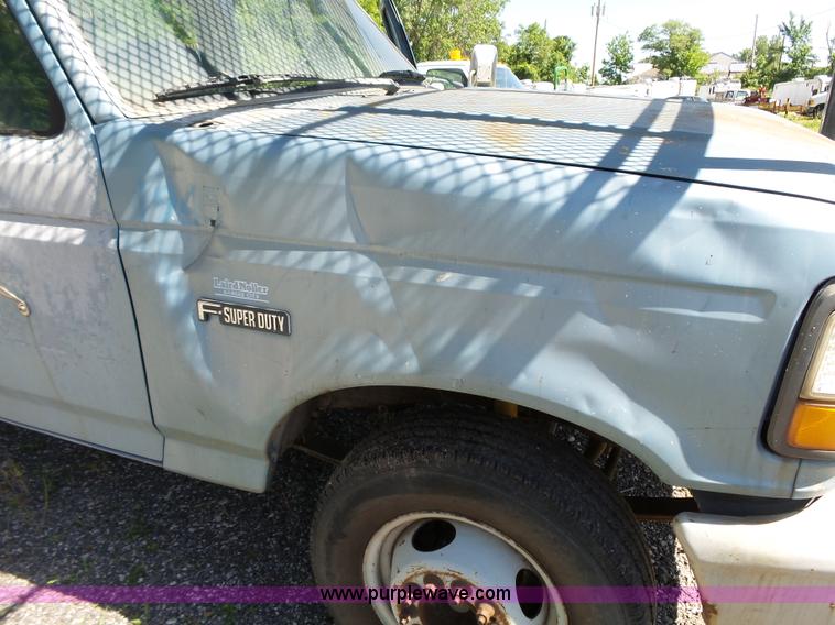 image for item J4077 1992 Ford F450 service truck with crane