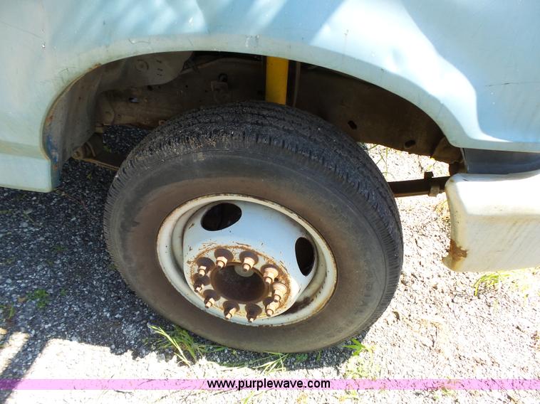 image for item J4077 1992 Ford F450 service truck with crane