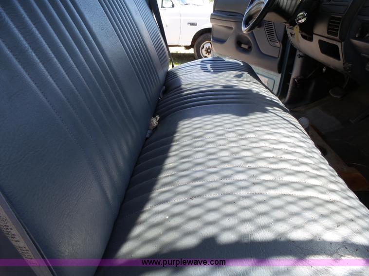 image for item J4077 1992 Ford F450 service truck with crane