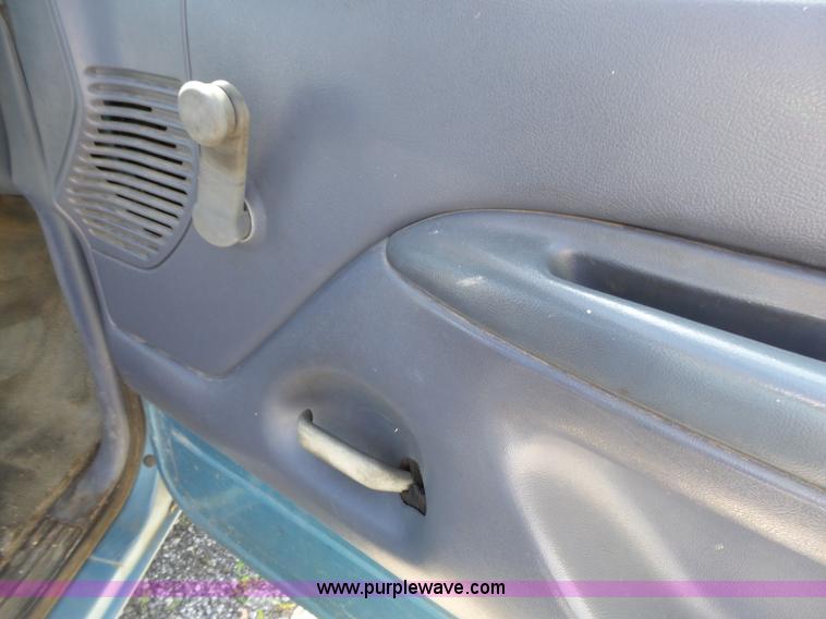 image for item J4077 1992 Ford F450 service truck with crane