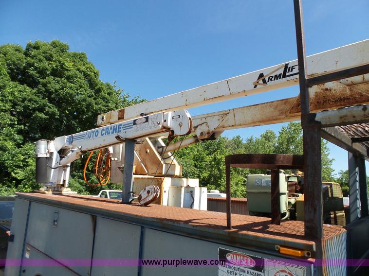 image for item J4077 1992 Ford F450 service truck with crane