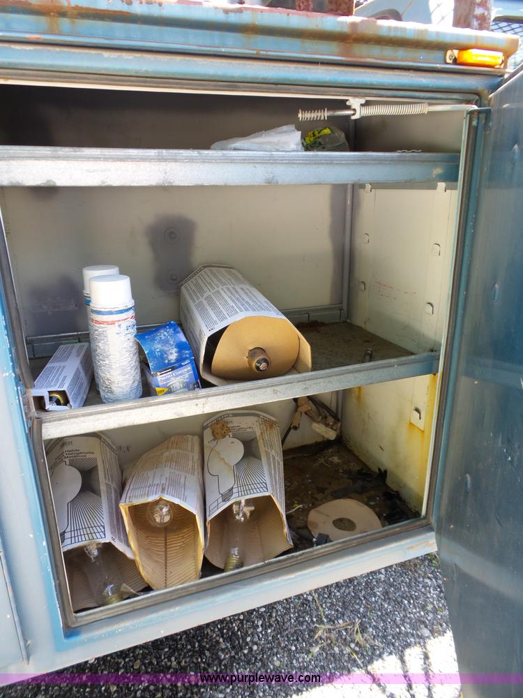 image for item J4077 1992 Ford F450 service truck with crane