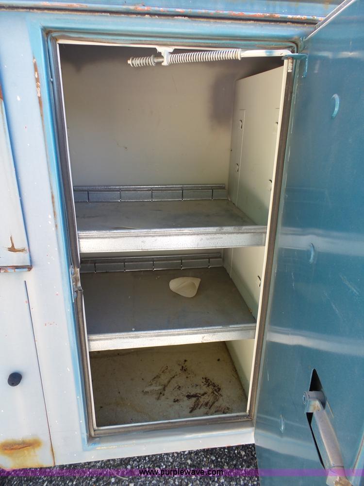 image for item J4077 1992 Ford F450 service truck with crane