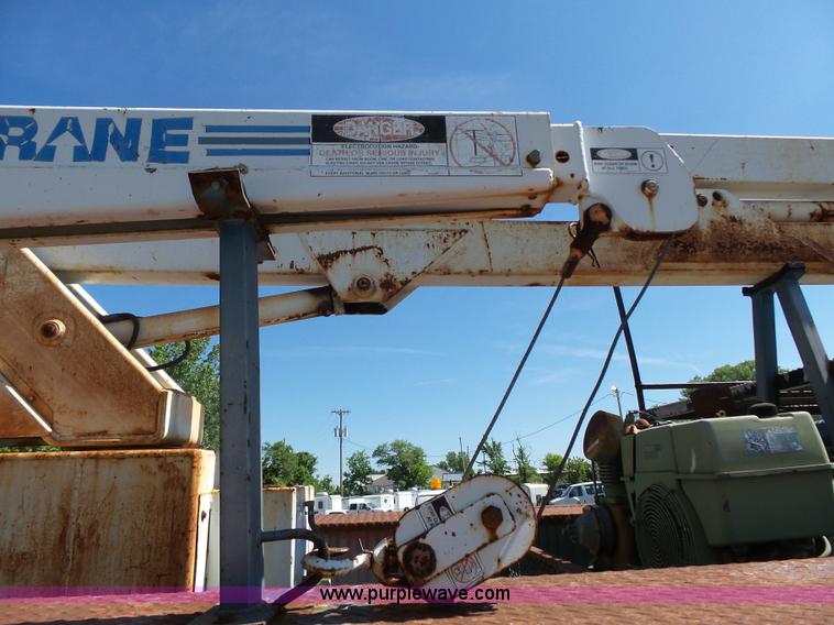 image for item J4077 1992 Ford F450 service truck with crane