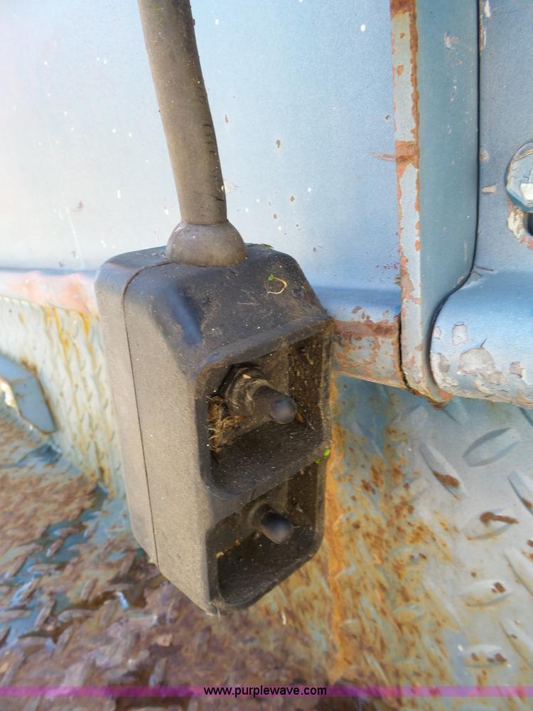 image for item J4077 1992 Ford F450 service truck with crane