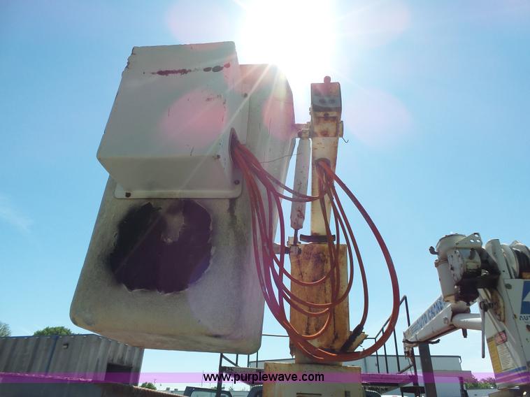 image for item J4077 1992 Ford F450 service truck with crane