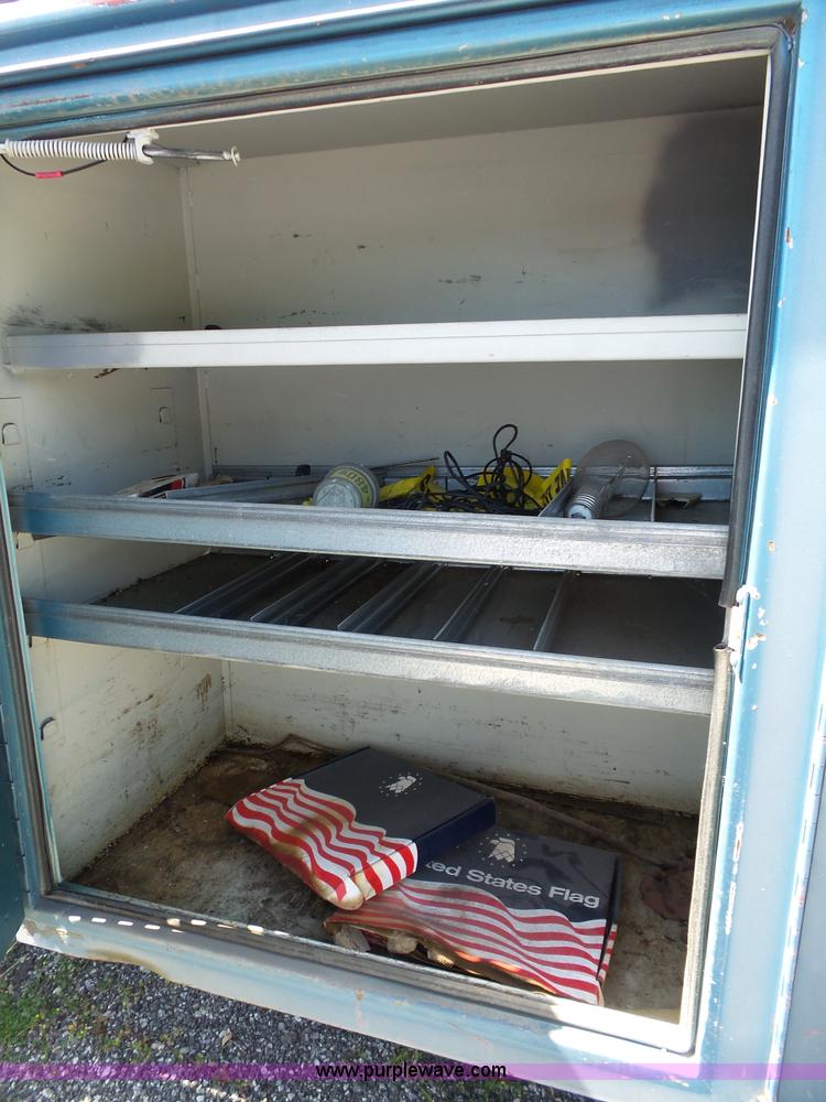 image for item J4077 1992 Ford F450 service truck with crane