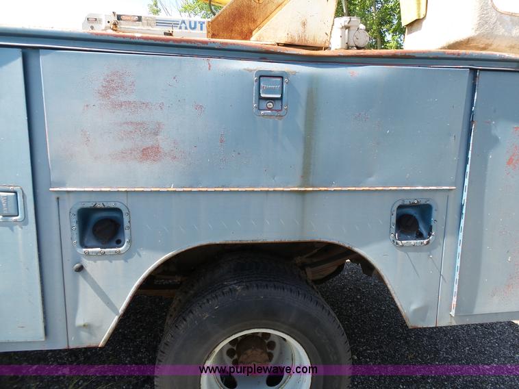 image for item J4077 1992 Ford F450 service truck with crane