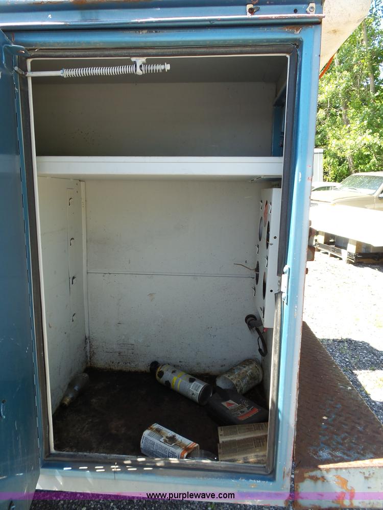 image for item J4077 1992 Ford F450 service truck with crane