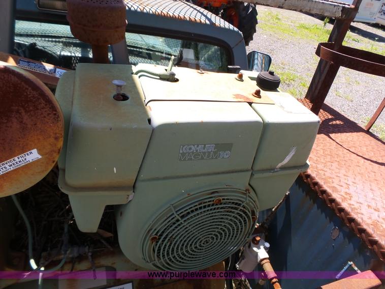 image for item J4077 1992 Ford F450 service truck with crane