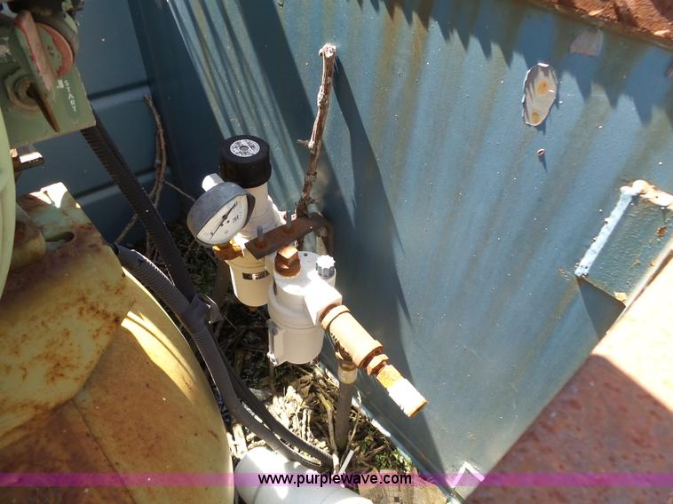 image for item J4077 1992 Ford F450 service truck with crane