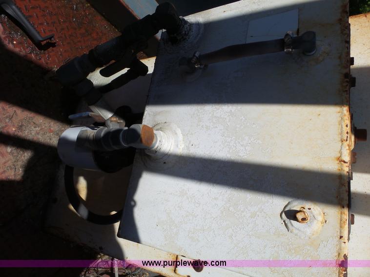 image for item J4077 1992 Ford F450 service truck with crane