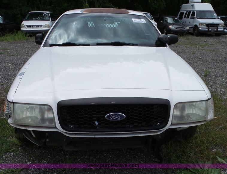 image for item J4080 2006 Ford Crown Victoria
