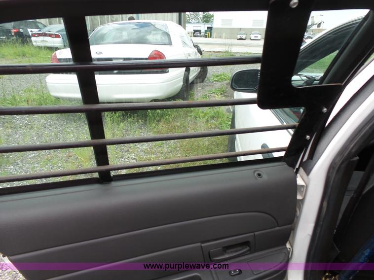 image for item J4080 2006 Ford Crown Victoria
