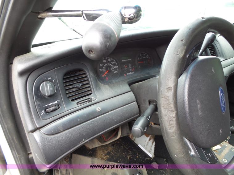 image for item J4080 2006 Ford Crown Victoria