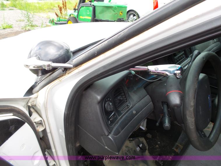 image for item J4080 2006 Ford Crown Victoria