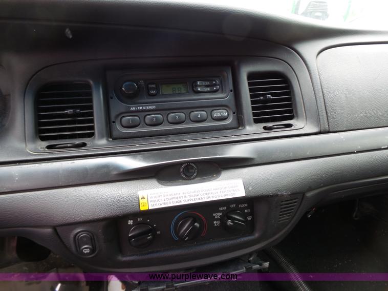 image for item J4080 2006 Ford Crown Victoria
