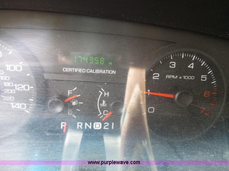 image for item J4080 2006 Ford Crown Victoria