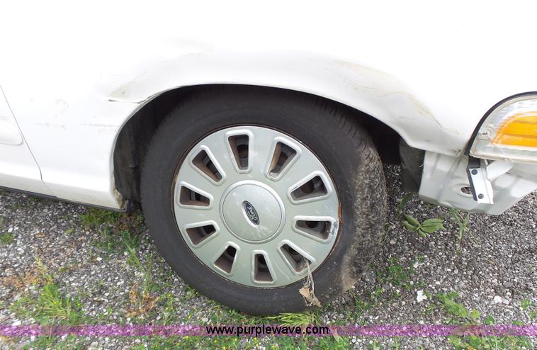 image for item J4080 2006 Ford Crown Victoria