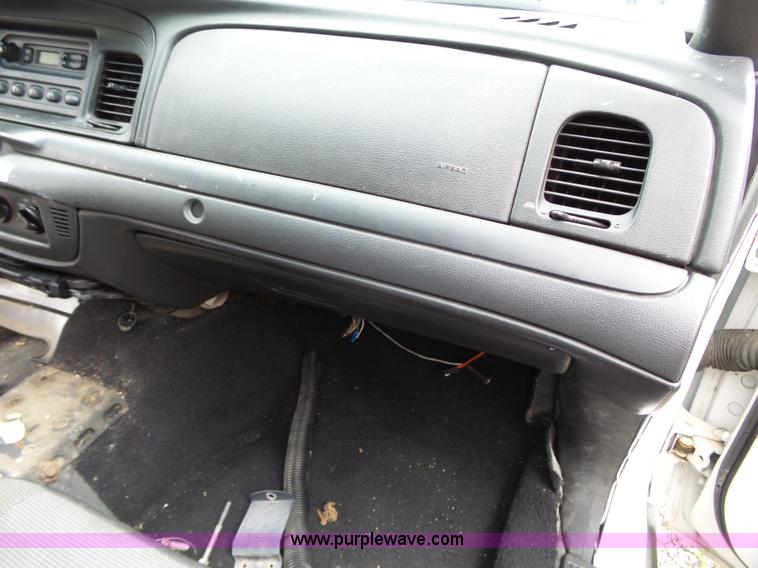 image for item J4080 2006 Ford Crown Victoria