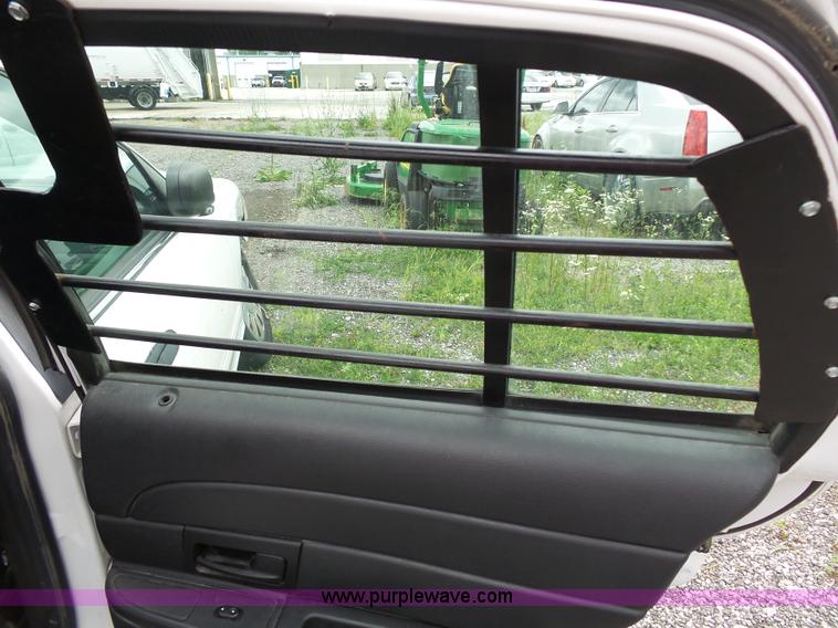 image for item J4080 2006 Ford Crown Victoria