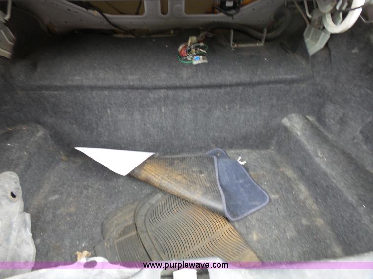 image for item J4080 2006 Ford Crown Victoria