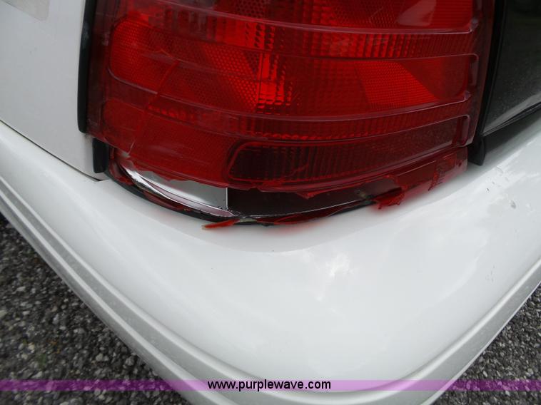 image for item J4080 2006 Ford Crown Victoria