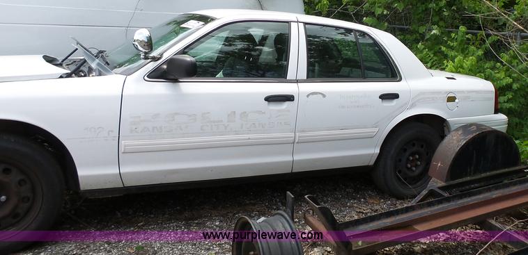 image for item J4082 2011 Ford Crown Victoria Police Interceptor