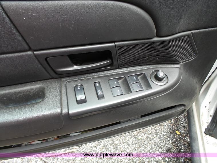 image for item J4082 2011 Ford Crown Victoria Police Interceptor